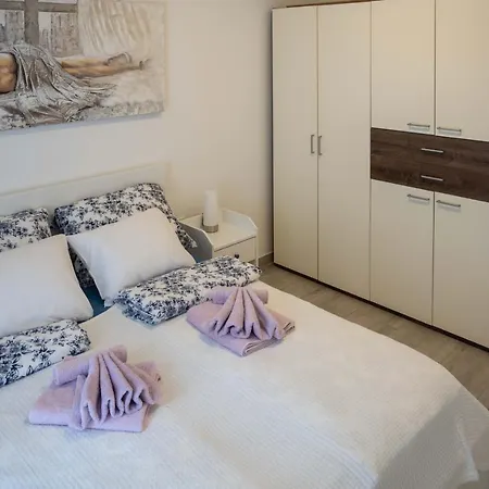 Montona Appartement *