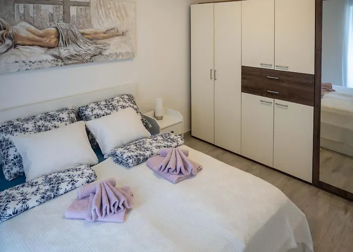 Montona Apartman *